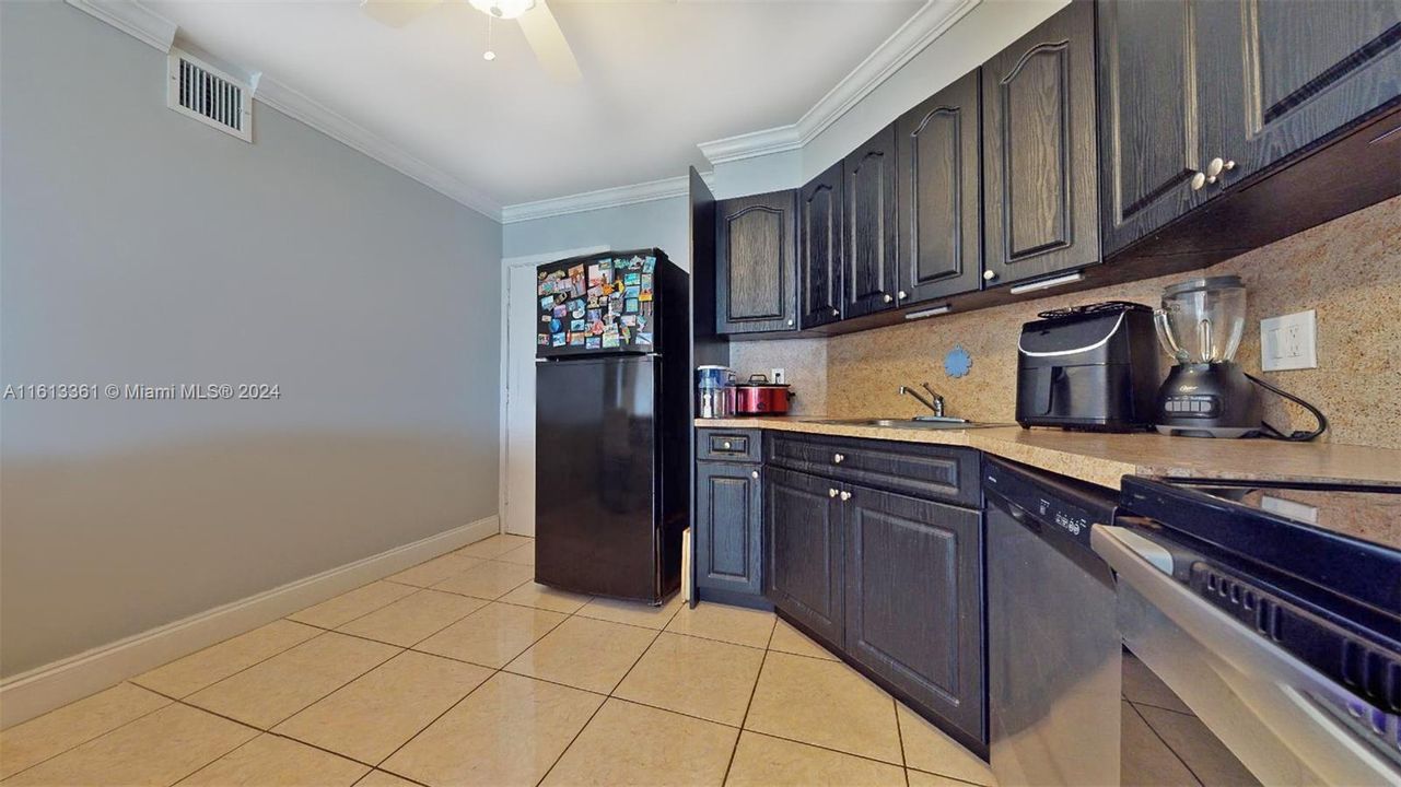 For Sale: $495,000 (2 beds, 2 baths, 1300 Square Feet)