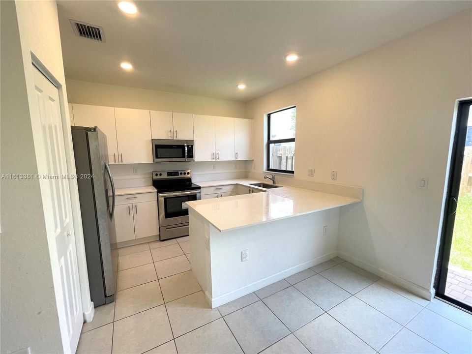 For Rent: $2,750 (3 beds, 2 baths, 0 Square Feet)