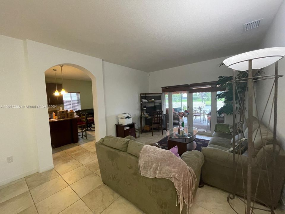 For Sale: $638,000 (4 beds, 2 baths, 1519 Square Feet)