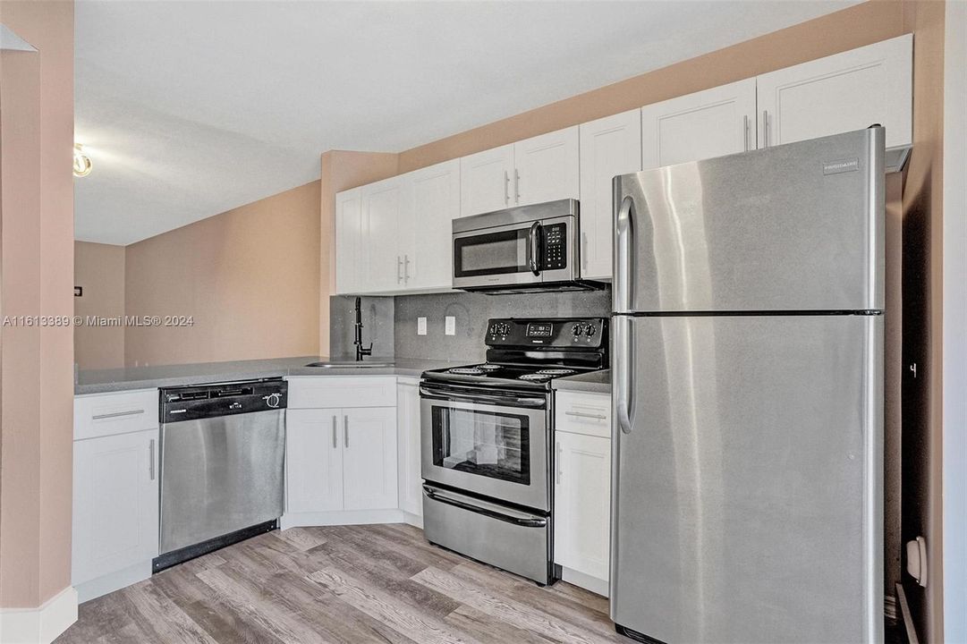 For Rent: $2,500 (2 beds, 2 baths, 815 Square Feet)