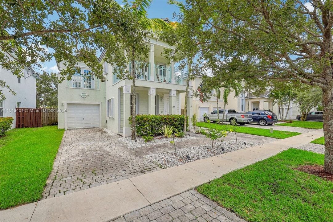 For Sale: $599,900 (4 beds, 2 baths, 2818 Square Feet)