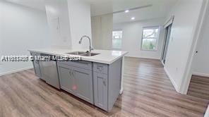 For Rent: $1,900 (1 beds, 1 baths, 634 Square Feet)