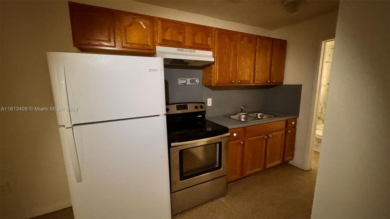 For Rent: $1,800 (2 beds, 1 baths, 1943 Square Feet)