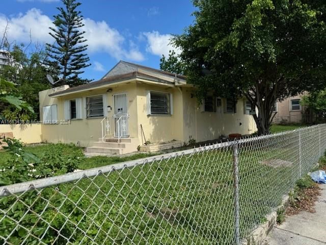 Recently Sold: $399,999 (2 beds, 1 baths, 1136 Square Feet)