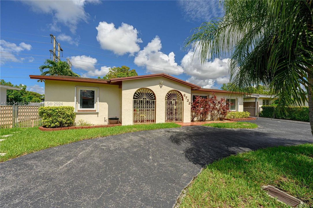 For Sale: $745,000 (3 beds, 2 baths, 1512 Square Feet)