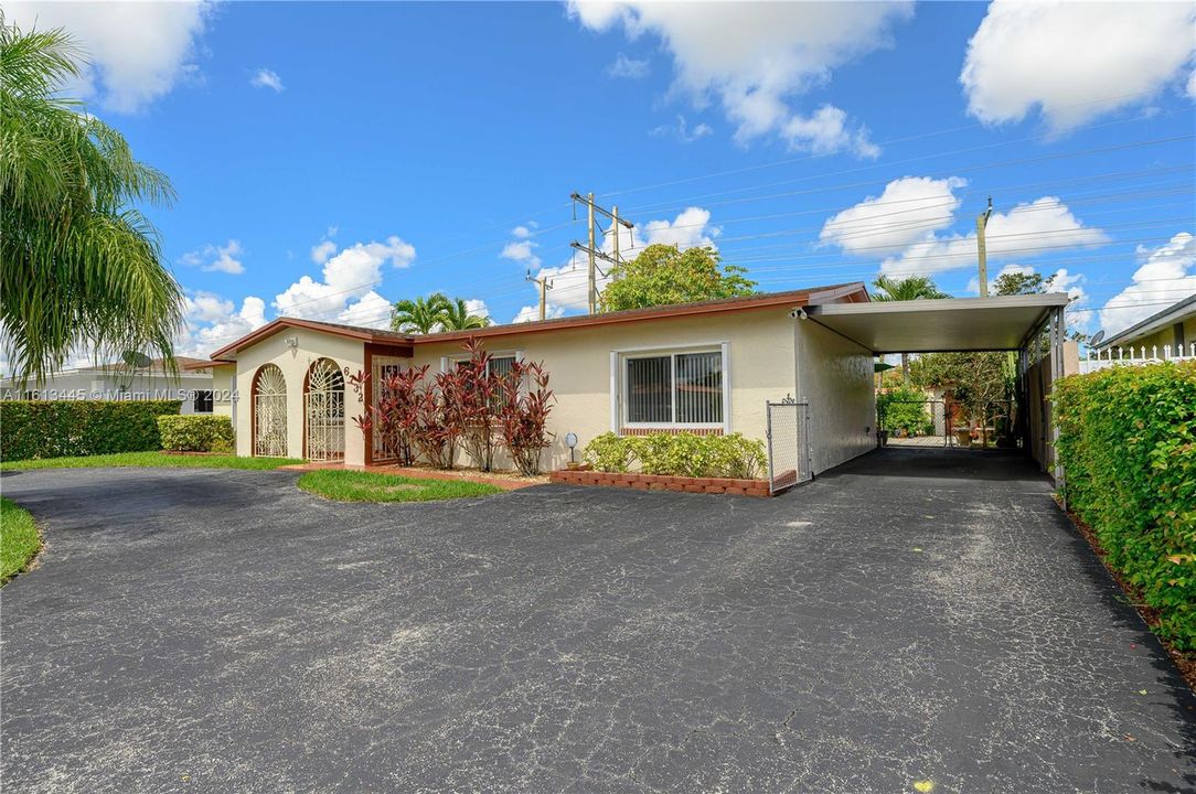 For Sale: $745,000 (3 beds, 2 baths, 1512 Square Feet)