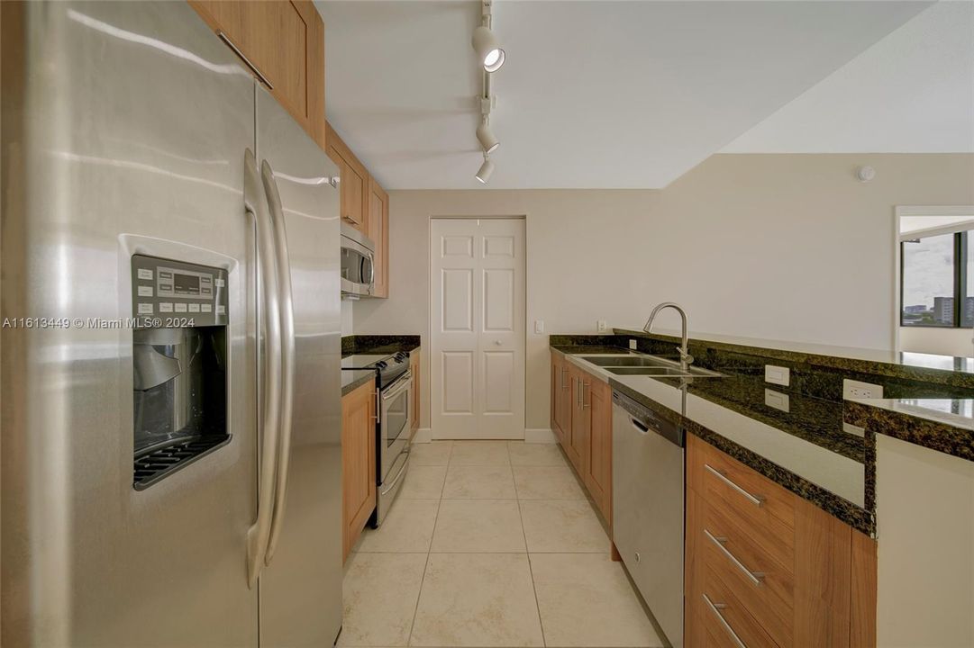 For Rent: $4,250 (2 beds, 2 baths, 1122 Square Feet)