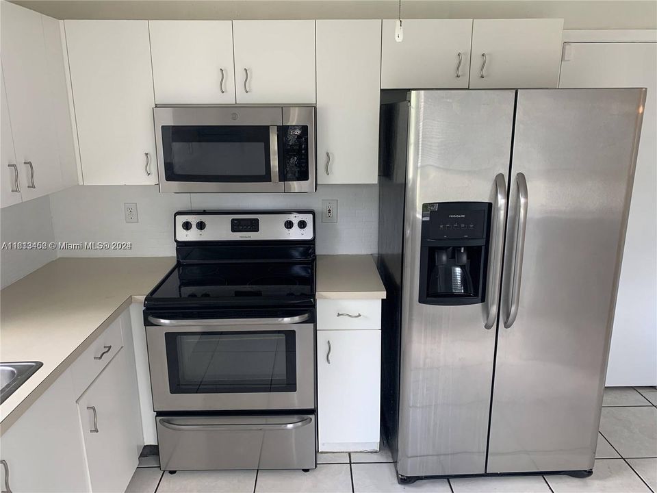 For Rent: $3,000 (3 beds, 2 baths, 1342 Square Feet)