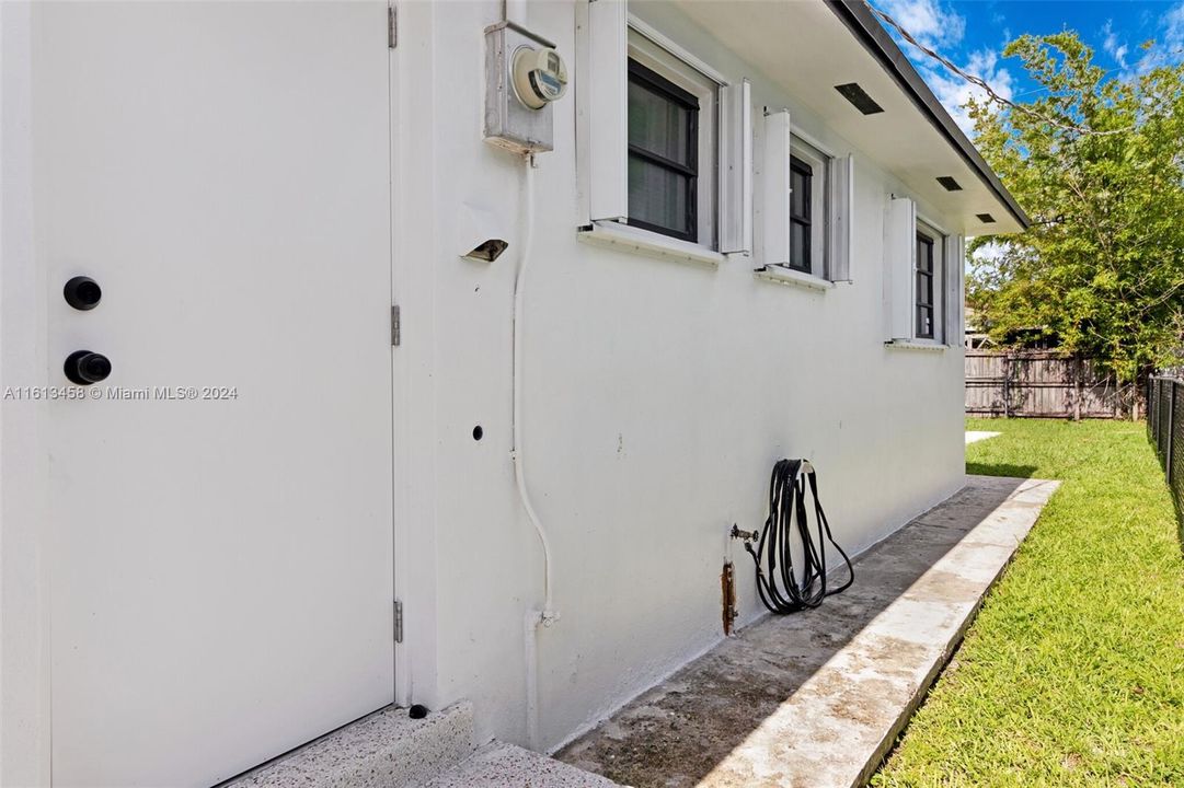 For Rent: $3,699 (3 beds, 2 baths, 1176 Square Feet)