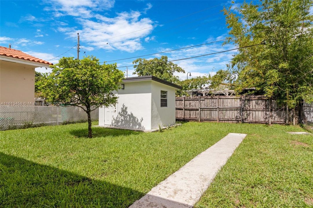 For Rent: $3,699 (3 beds, 2 baths, 1176 Square Feet)