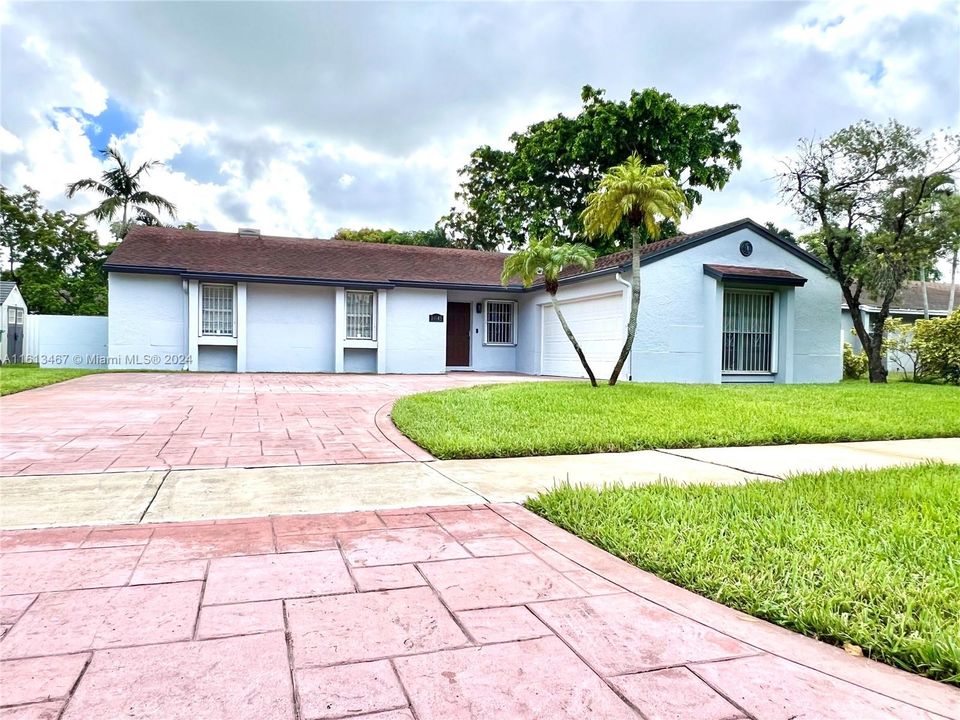 extra wide driveway to 2 car garage