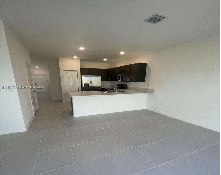 For Rent: $2,750 (3 beds, 2 baths, 1695 Square Feet)