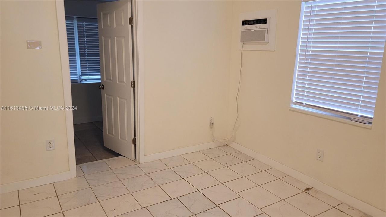 For Rent: $1,800 (2 beds, 1 baths, 1518 Square Feet)