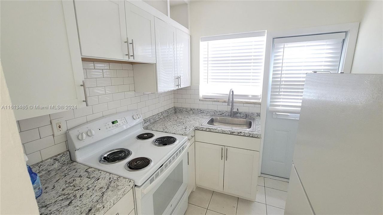 For Rent: $1,800 (2 beds, 1 baths, 1518 Square Feet)