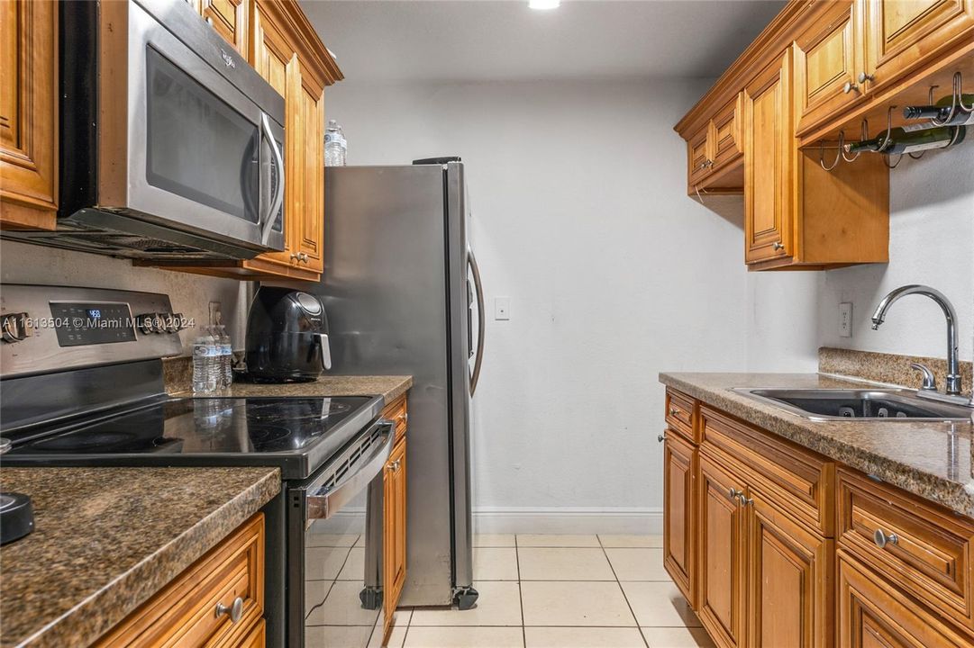 For Sale: $265,000 (2 beds, 2 baths, 763 Square Feet)