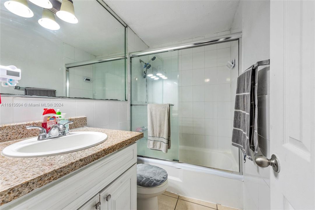 For Sale: $265,000 (2 beds, 2 baths, 763 Square Feet)