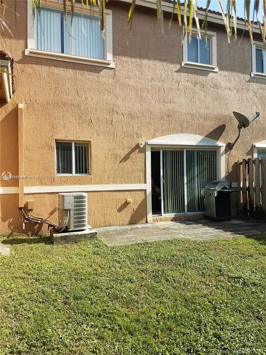 For Rent: $2,500 (2 beds, 2 baths, 1150 Square Feet)