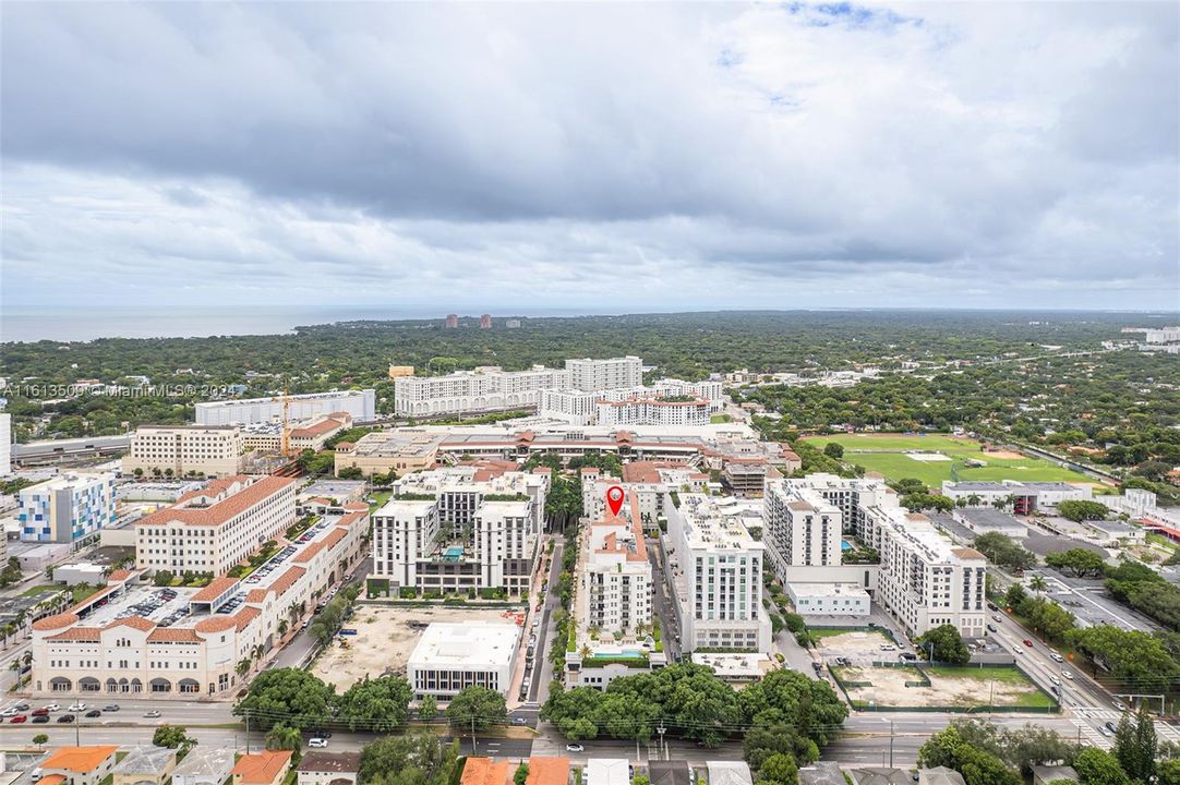 For Sale: $850,000 (2 beds, 2 baths, 1147 Square Feet)