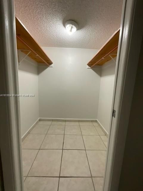 For Rent: $2,250 (2 beds, 2 baths, 965 Square Feet)