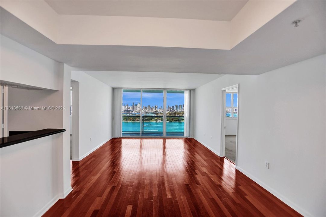 For Sale: $1,190,000 (2 beds, 2 baths, 1078 Square Feet)