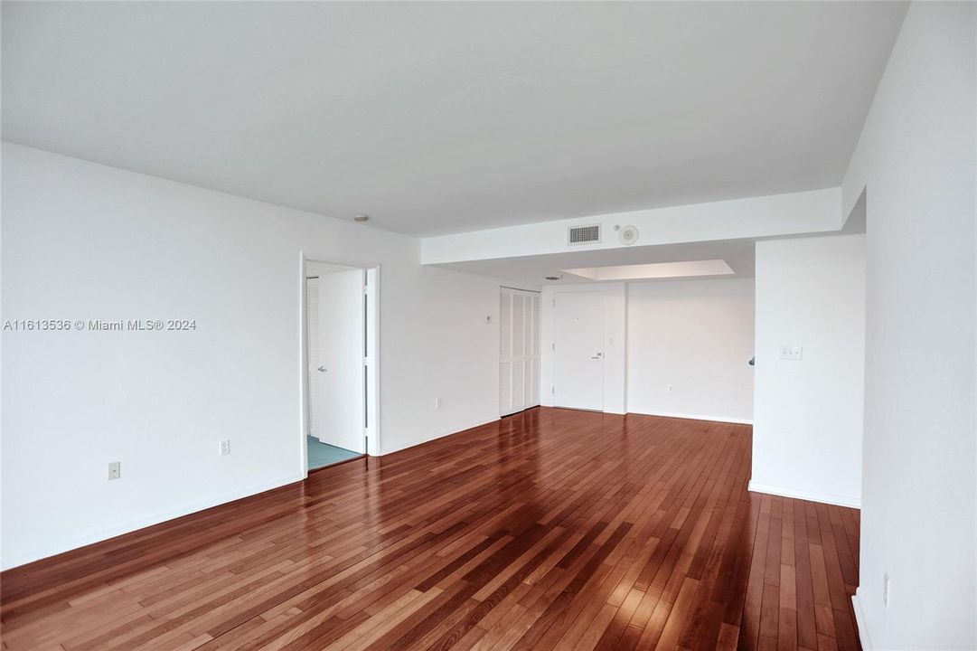 For Sale: $1,190,000 (2 beds, 2 baths, 1078 Square Feet)