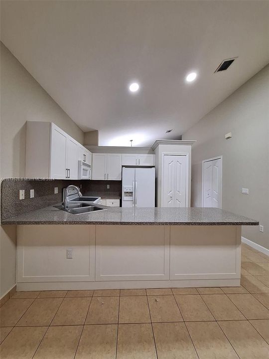 For Rent: $3,600 (3 beds, 2 baths, 1598 Square Feet)