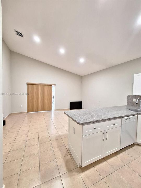 For Rent: $3,600 (3 beds, 2 baths, 1598 Square Feet)