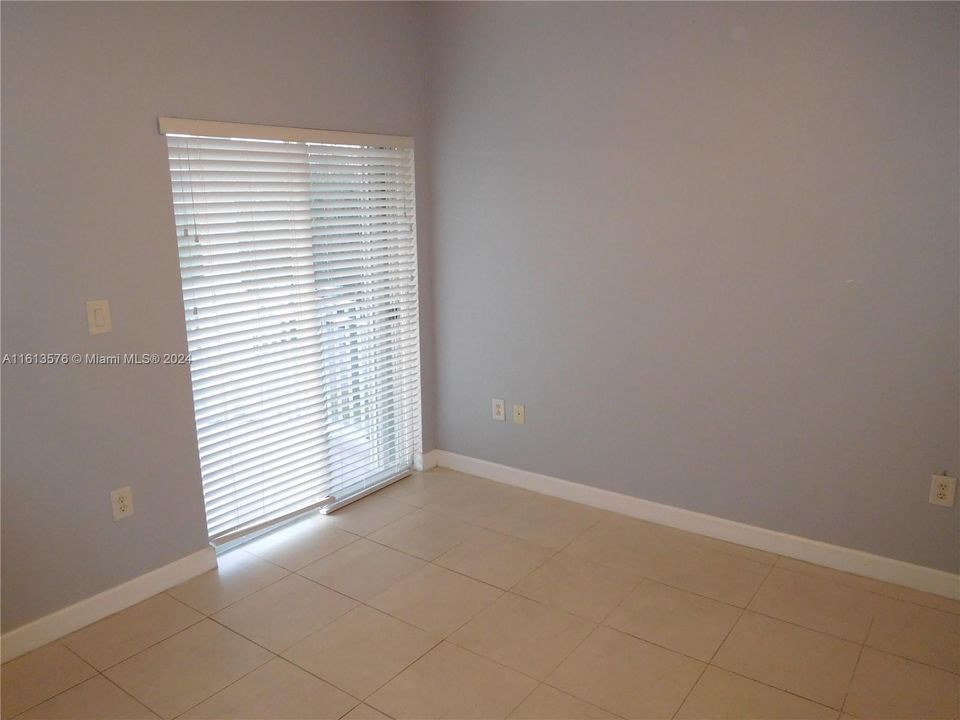 For Rent: $3,400 (4 beds, 2 baths, 1762 Square Feet)
