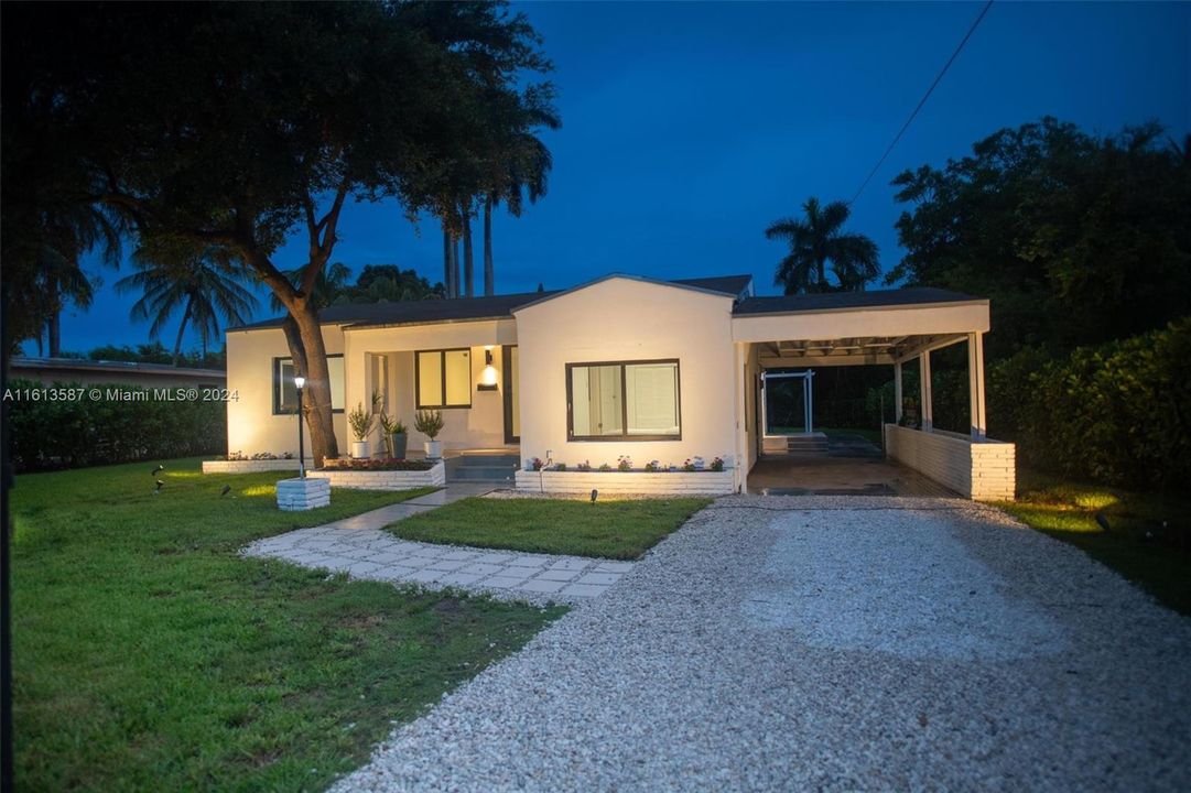 En Venta: $589,000 (3 camas, 1 baños, 1015 Pies cuadrados)