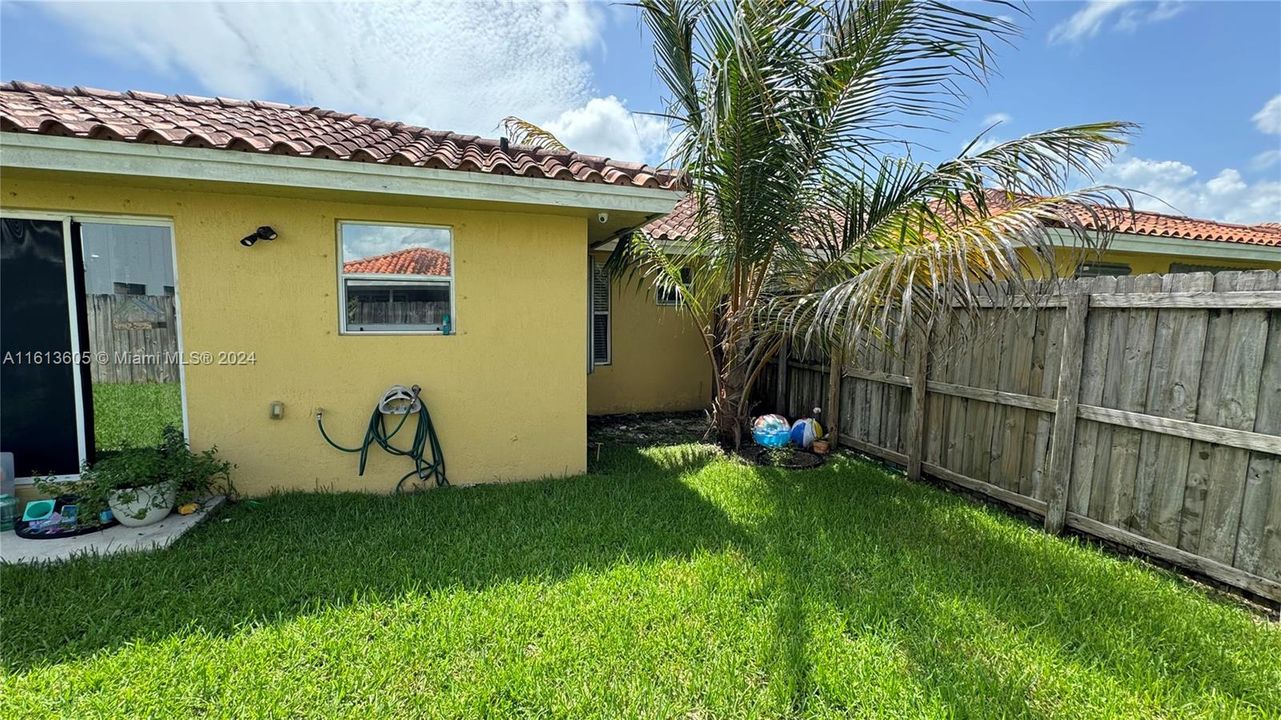 Recently Sold: $450,000 (3 beds, 2 baths, 1035 Square Feet)