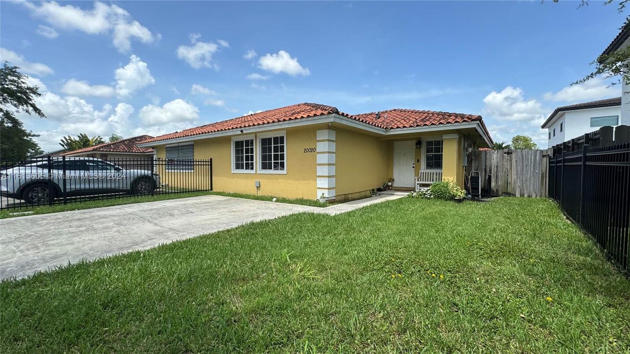 Recently Sold: $450,000 (3 beds, 2 baths, 1035 Square Feet)