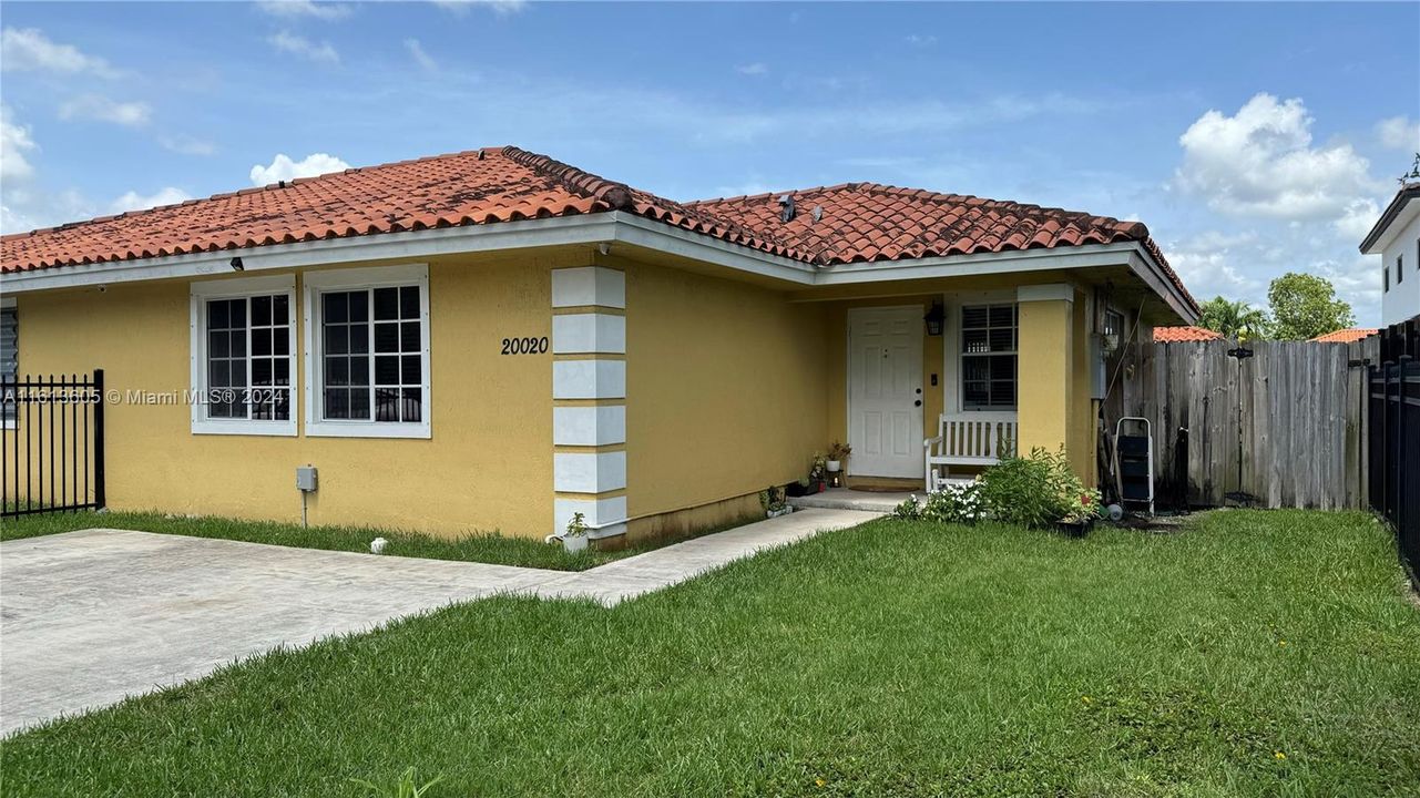 Vendido Recientemente: $450,000 (3 camas, 2 baños, 1035 Pies cuadrados)