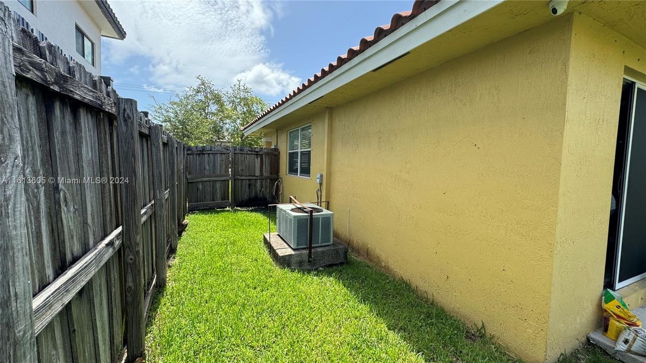 Recently Sold: $450,000 (3 beds, 2 baths, 1035 Square Feet)