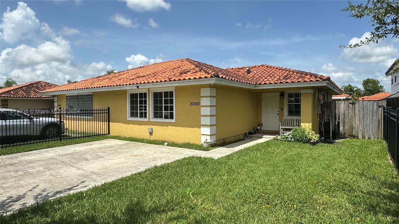 Vendido Recientemente: $450,000 (3 camas, 2 baños, 1035 Pies cuadrados)