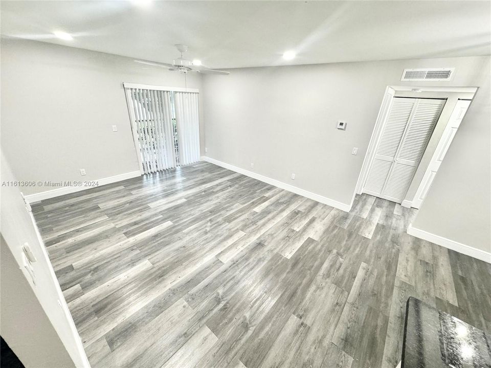 For Rent: $2,400 (2 beds, 2 baths, 1033 Square Feet)