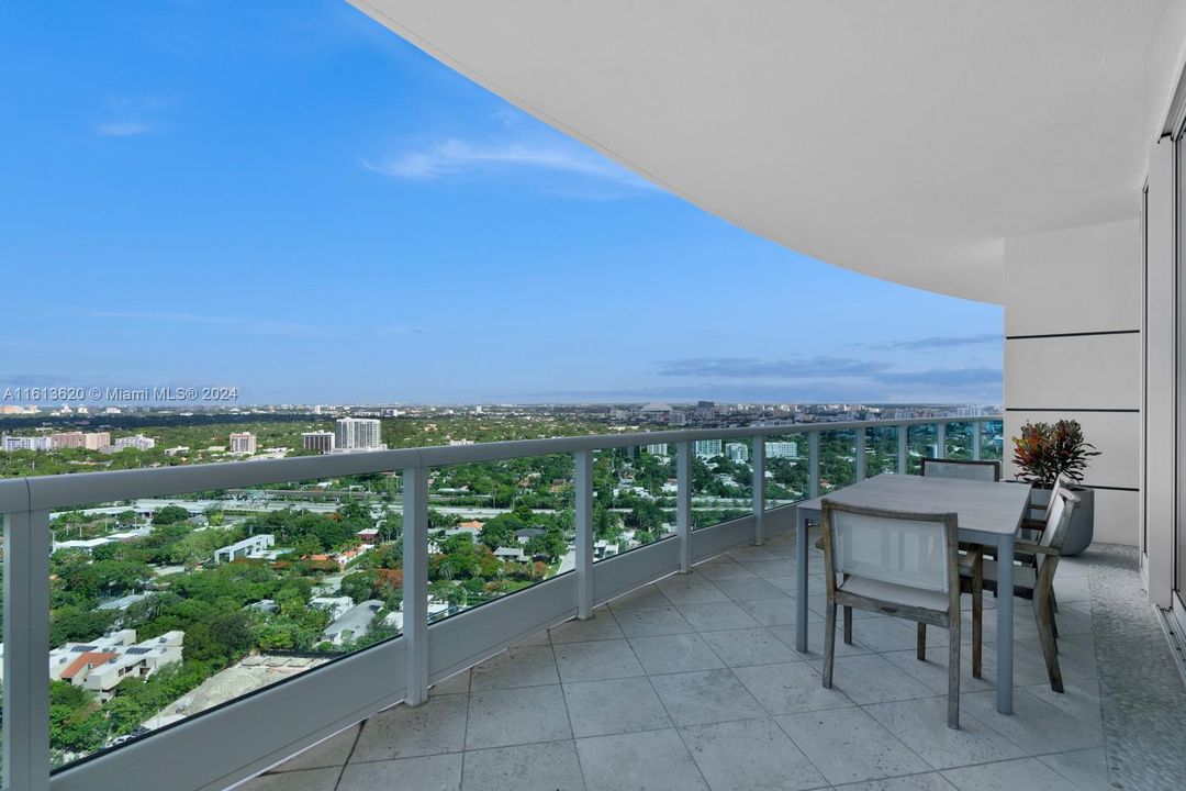 Active With Contract: $2,750,000 (3 beds, 3 baths, 2310 Square Feet)