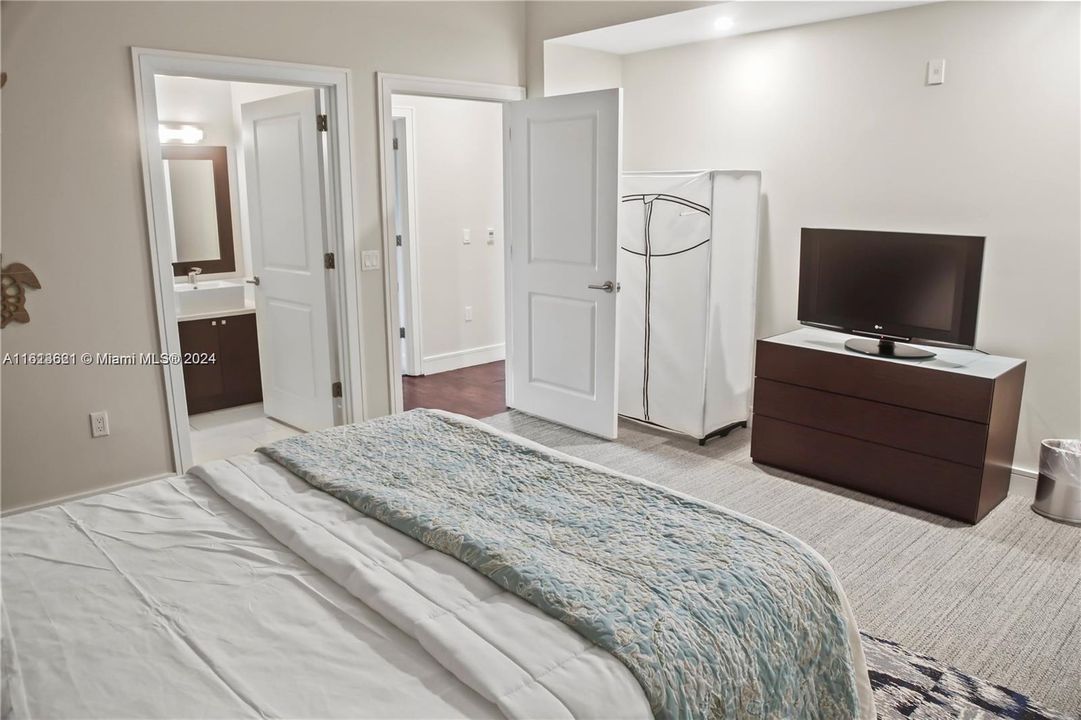 Second bedroom suite with queen size bed.