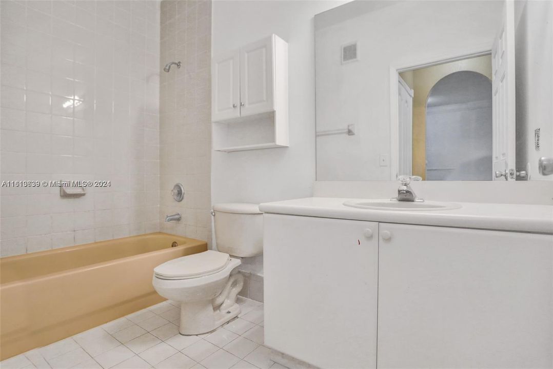 For Sale: $315,000 (3 beds, 2 baths, 967 Square Feet)
