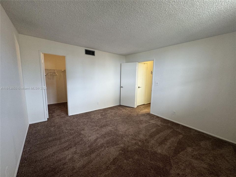 For Rent: $2,500 (1 beds, 1 baths, 704 Square Feet)