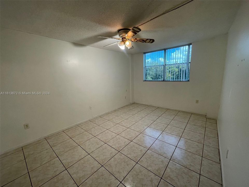 For Rent: $1,600 (1 beds, 1 baths, 658 Square Feet)