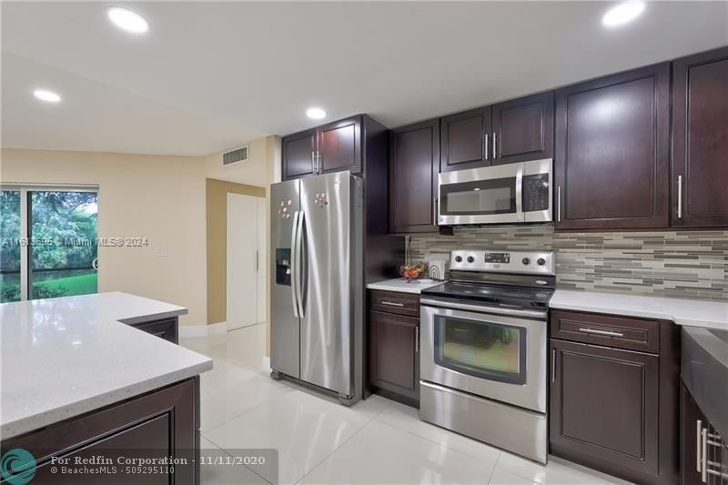 For Rent: $2,900 (3 beds, 2 baths, 1275 Square Feet)