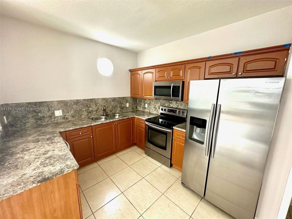 For Rent: $2,800 (3 beds, 2 baths, 1340 Square Feet)