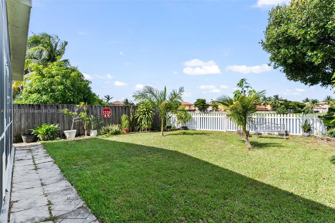 For Sale: $449,900 (3 beds, 2 baths, 1690 Square Feet)