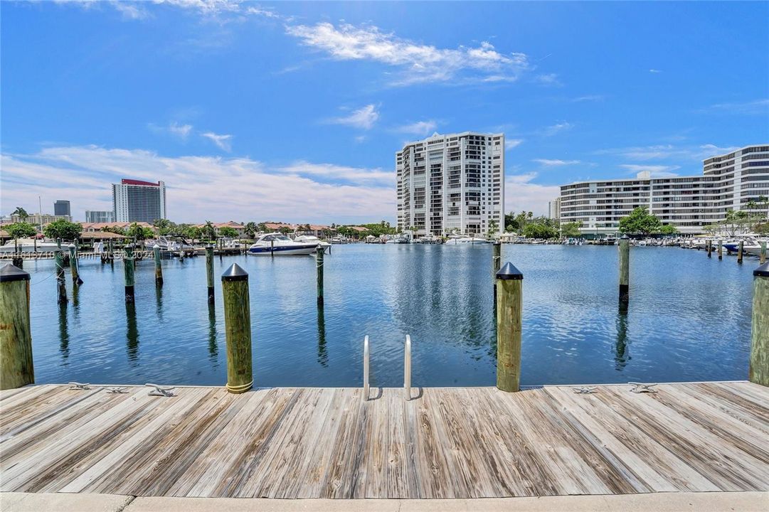 For Sale: $1,680,000 (3 beds, 2 baths, 1680 Square Feet)