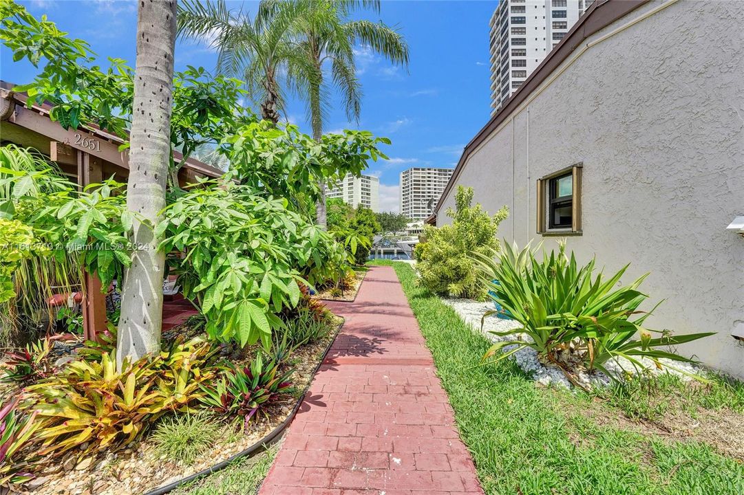 For Sale: $1,680,000 (3 beds, 2 baths, 1680 Square Feet)