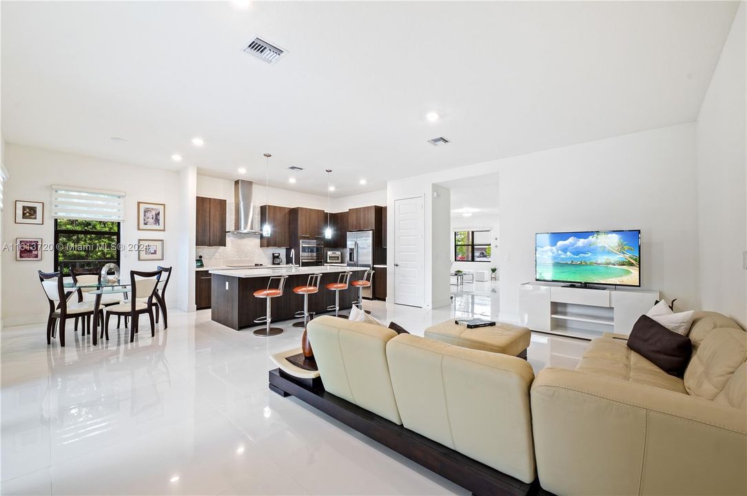 For Sale: $1,100,000 (3 beds, 2 baths, 2196 Square Feet)