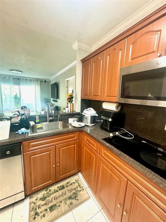 For Rent: $2,050 (1 beds, 1 baths, 760 Square Feet)