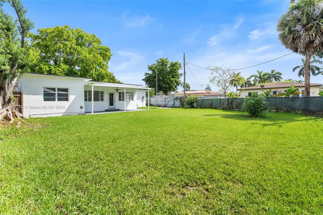 For Sale: $1,095,000 (3 beds, 2 baths, 1628 Square Feet)