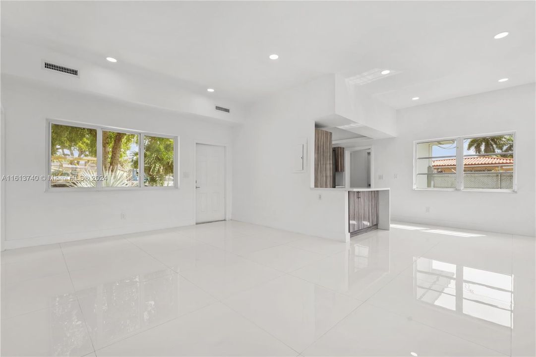 En Venta: $1,095,000 (3 camas, 2 baños, 1628 Pies cuadrados)