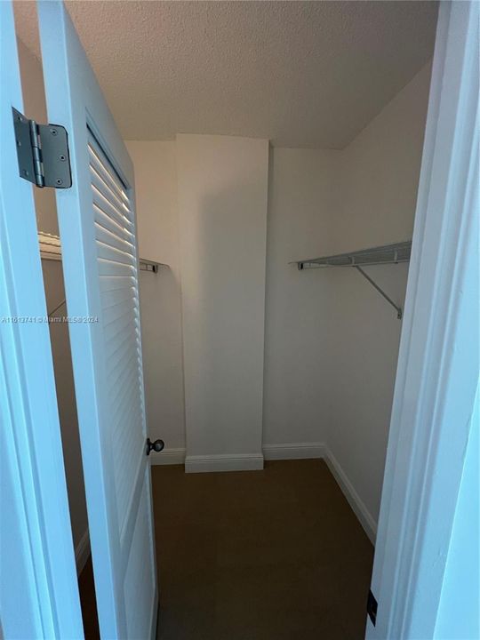 For Rent: $2,950 (1 beds, 1 baths, 1005 Square Feet)